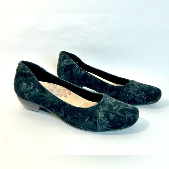 Taos Debut Black Floral Print Suede Slip-On Comfort Heel Pumps size 8.5 - Picture 1 of 11